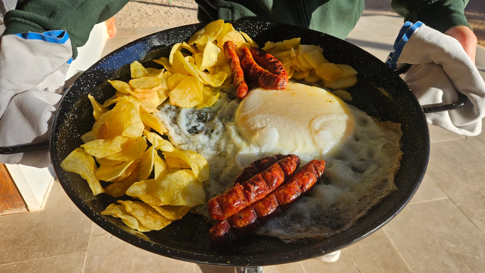Huevo de emú con chorizo